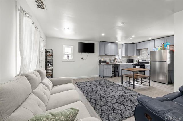 6330 Hampden Street, Taylor, MI 48180