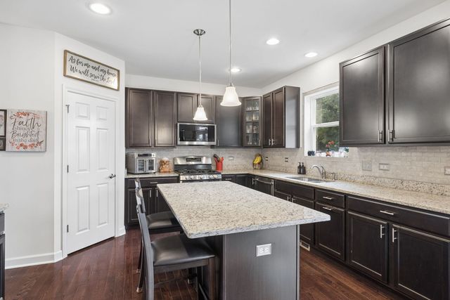 903 Foxview Drive, Joliet, IL 60431