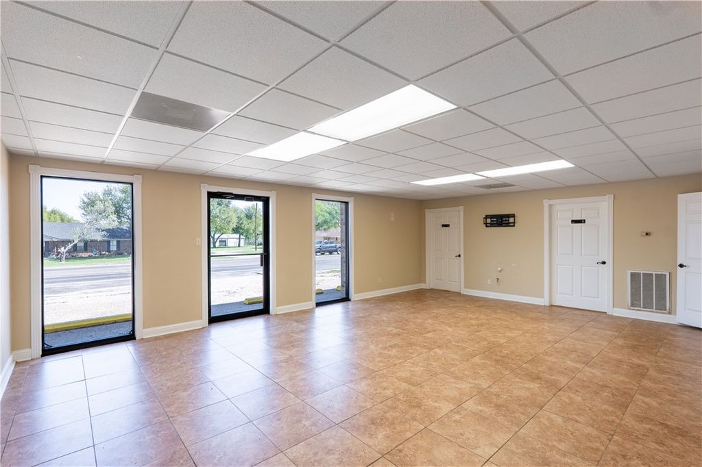 601 North May Street, Madisonville, TX 77864 — photo 5
