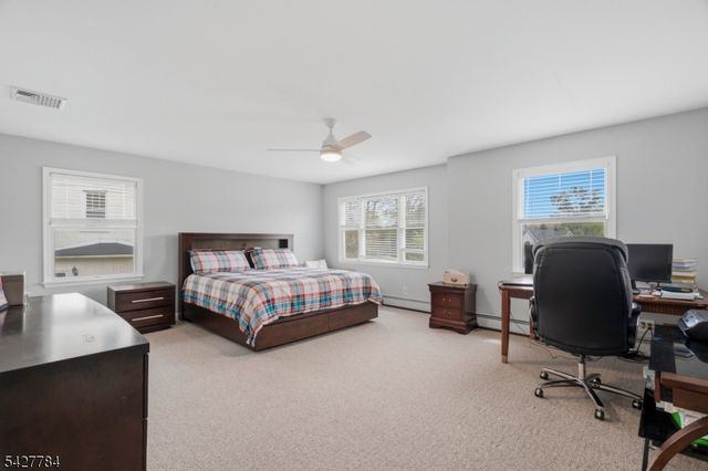 20 Greenbriar Ct, Boonton Town, NJ 07005
