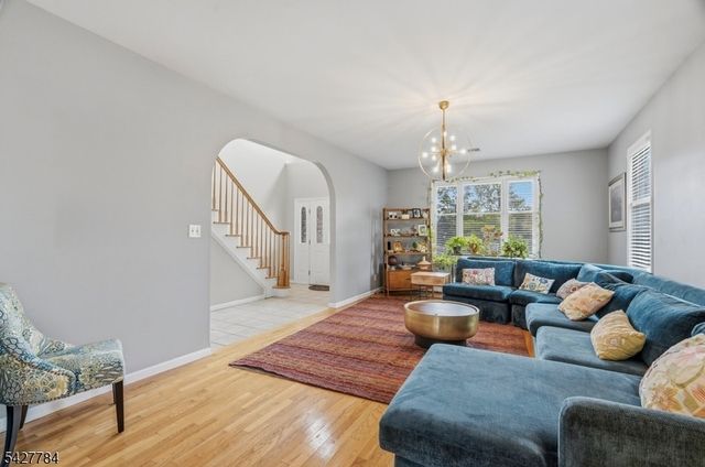 20 Greenbriar Ct, Boonton Town, NJ 07005