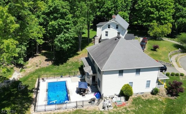 20 Greenbriar Ct, Boonton Town, NJ 07005