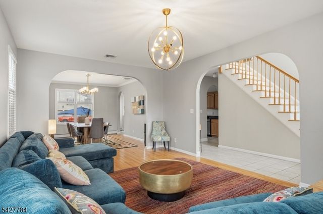 20 Greenbriar Ct, Boonton Town, NJ 07005