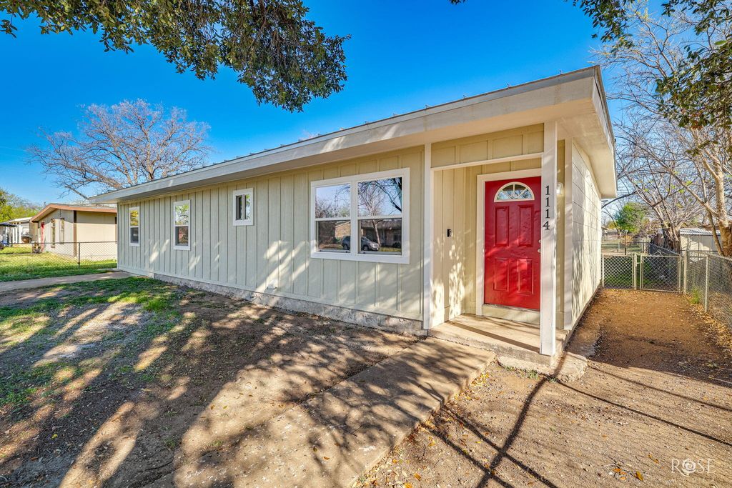 Image 1 of property listing at 1114 E 23rd Street, San Angelo, TX 76903
