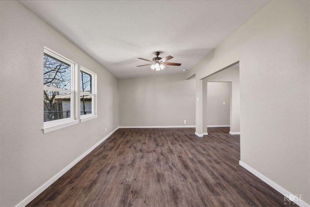 Image 10 of property listing at 1114 E 23rd Street, San Angelo, TX 76903