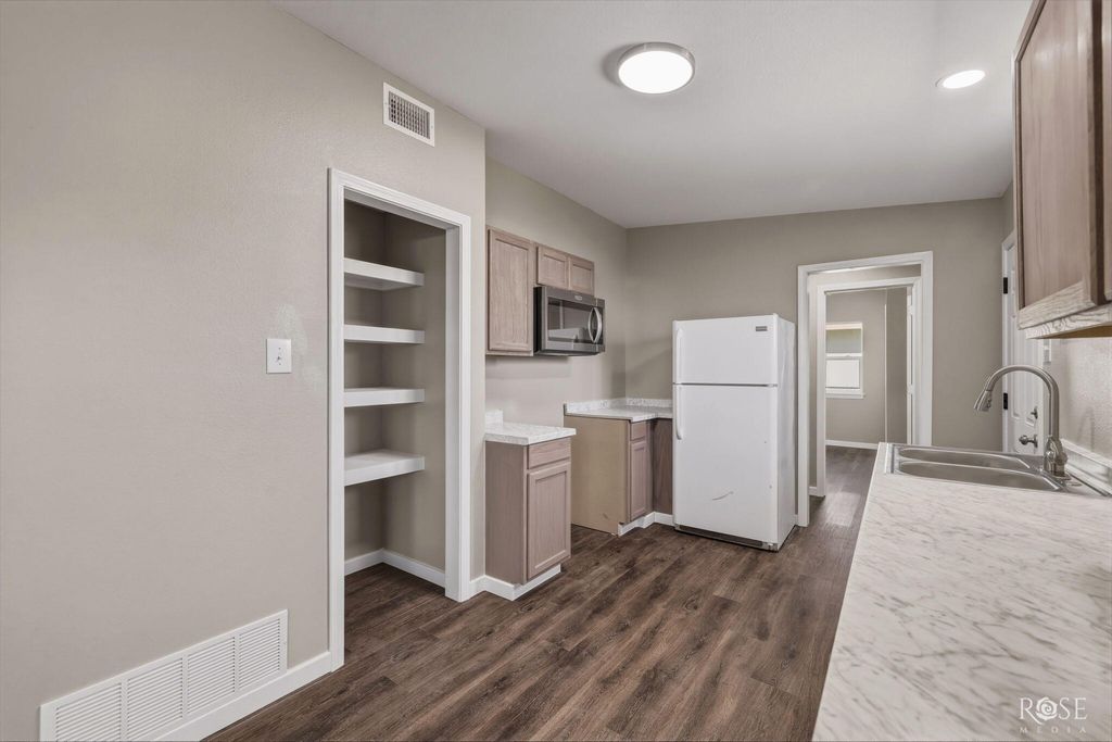 Image 12 of property listing at 1114 E 23rd Street, San Angelo, TX 76903