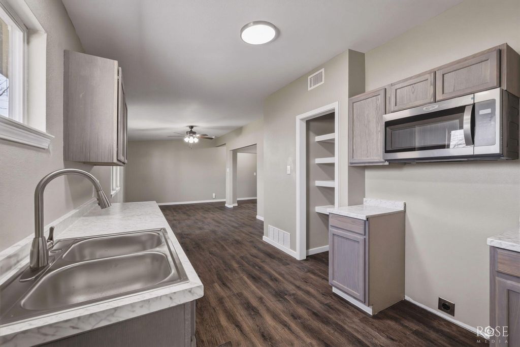 Image 13 of property listing at 1114 E 23rd Street, San Angelo, TX 76903