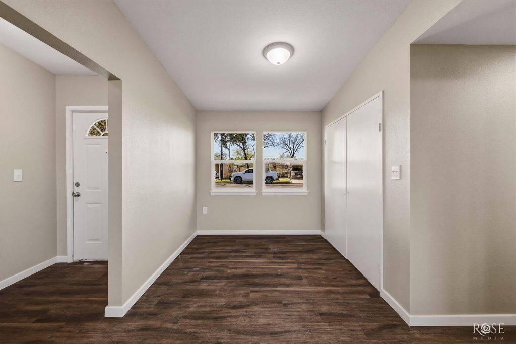 Image 14 of property listing at 1114 E 23rd Street, San Angelo, TX 76903
