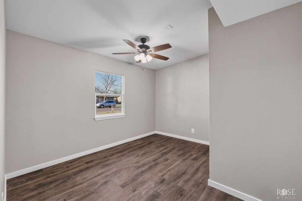 Image 15 of property listing at 1114 E 23rd Street, San Angelo, TX 76903