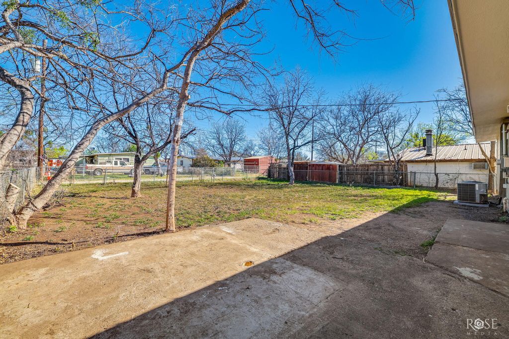 Image 21 of property listing at 1114 E 23rd Street, San Angelo, TX 76903