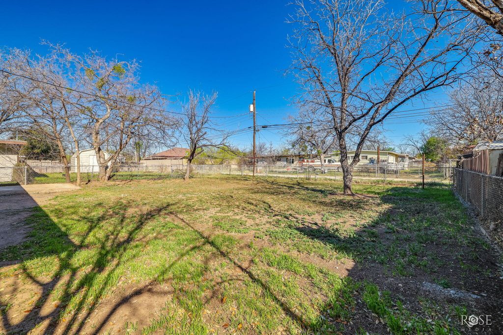 Image 25 of property listing at 1114 E 23rd Street, San Angelo, TX 76903