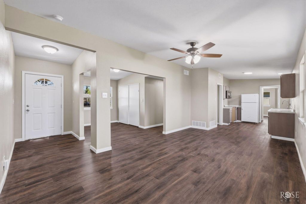 Image 9 of property listing at 1114 E 23rd Street, San Angelo, TX 76903