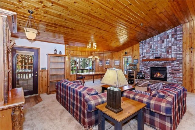 199 Pinecrest Drive, Big Bear Lake, CA 92315