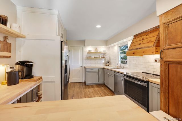 237 Sarah Wells Trail, Campbell Hall, NY 10916