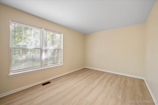 438 W Meadow Mist Lane, Round Lake, IL 60073