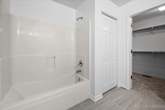 438 W Meadow Mist Lane, Round Lake, IL 60073