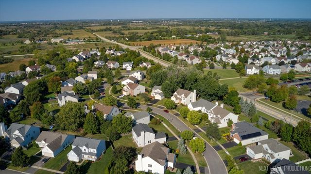 438 W Meadow Mist Lane, Round Lake, IL 60073