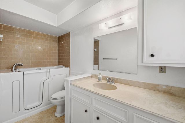 19023 Lakeshire Street, Humble, TX 77346