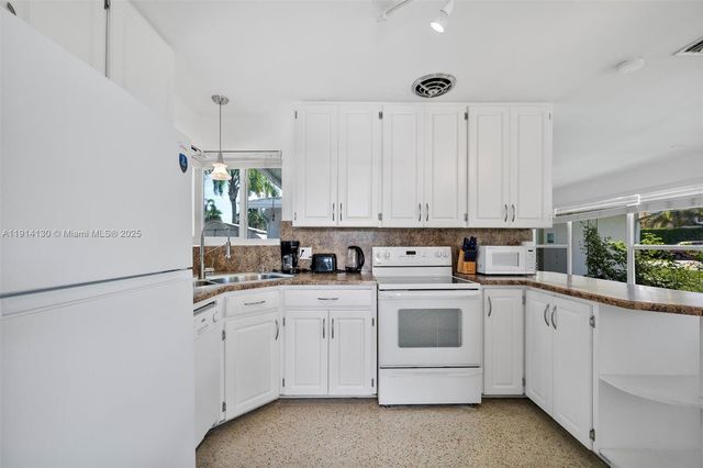 277 Miramar Ave, Lauderdale By The Sea, FL 33308