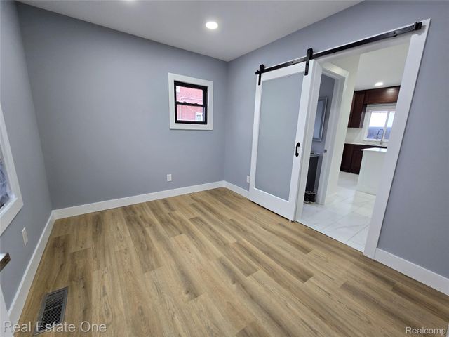 953 Kings Highway, Lincoln Park, MI 48146