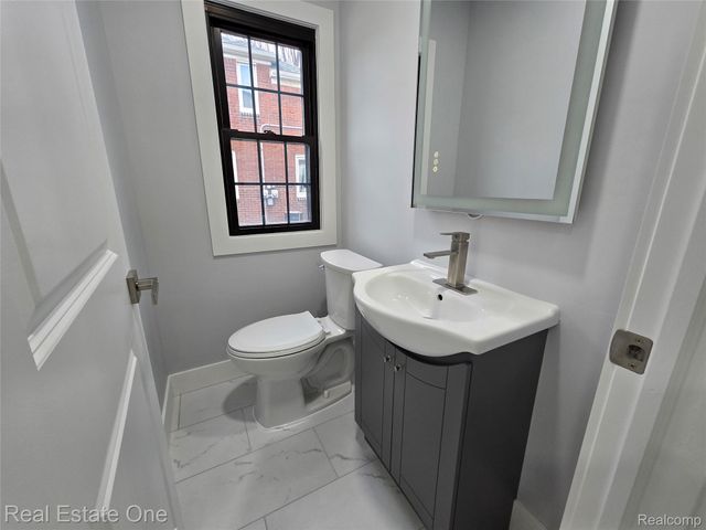 953 Kings Highway, Lincoln Park, MI 48146