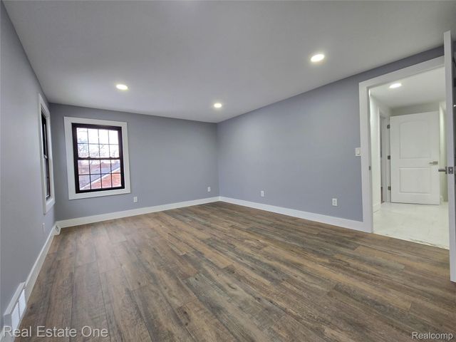 953 Kings Highway, Lincoln Park, MI 48146