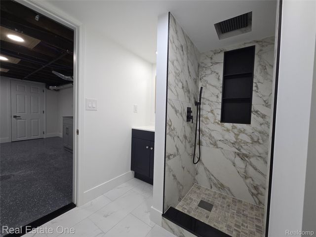 953 Kings Highway, Lincoln Park, MI 48146