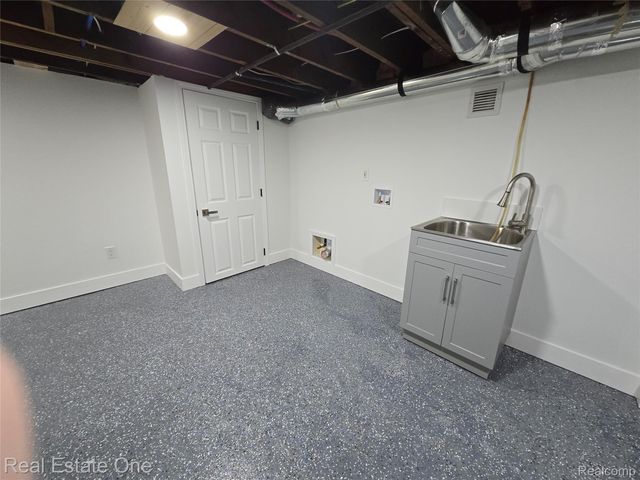 953 Kings Highway, Lincoln Park, MI 48146