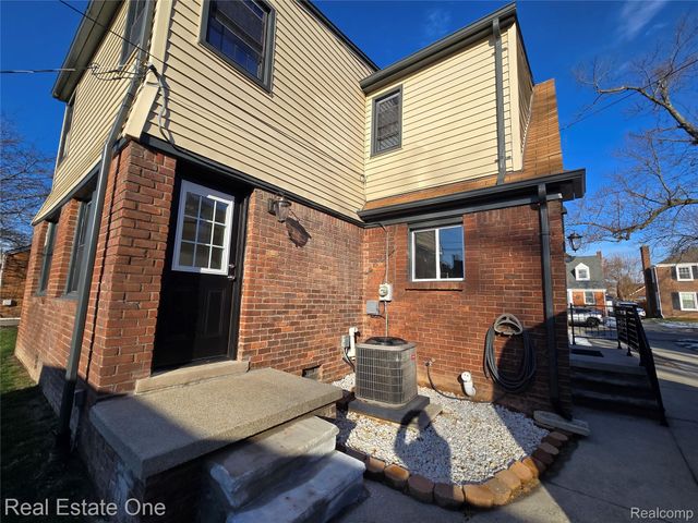 953 Kings Highway, Lincoln Park, MI 48146