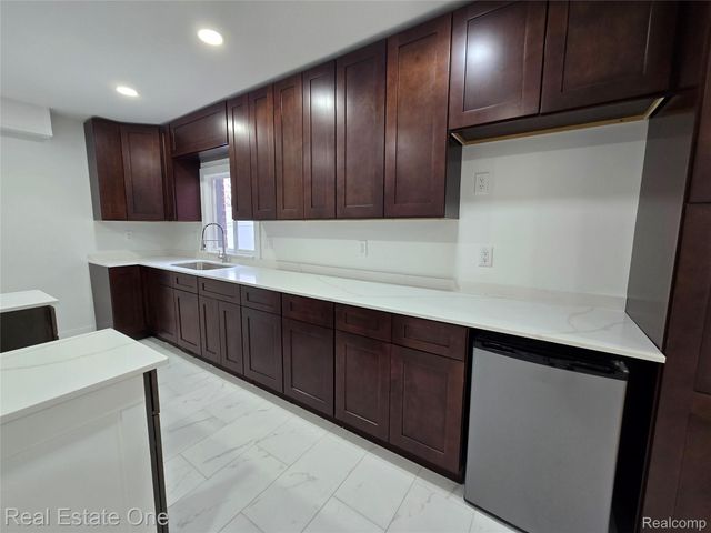 953 Kings Highway, Lincoln Park, MI 48146