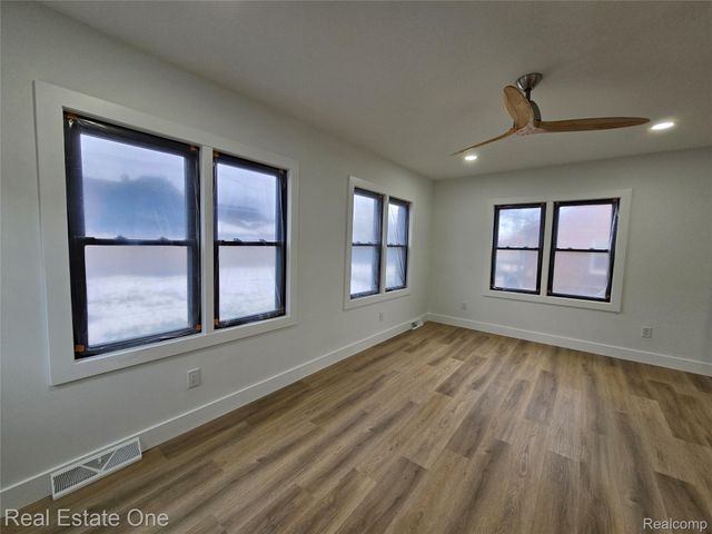 953 Kings Highway, Lincoln Park, MI 48146