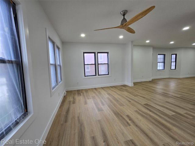 953 Kings Highway, Lincoln Park, MI 48146