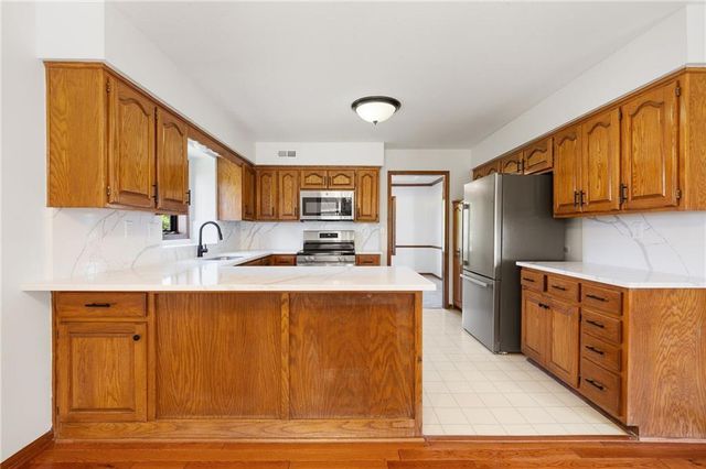 1008 Remington Court, Lee's Summit, MO 64086