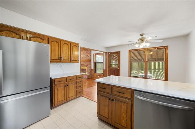 1008 Remington Court, Lee's Summit, MO 64086