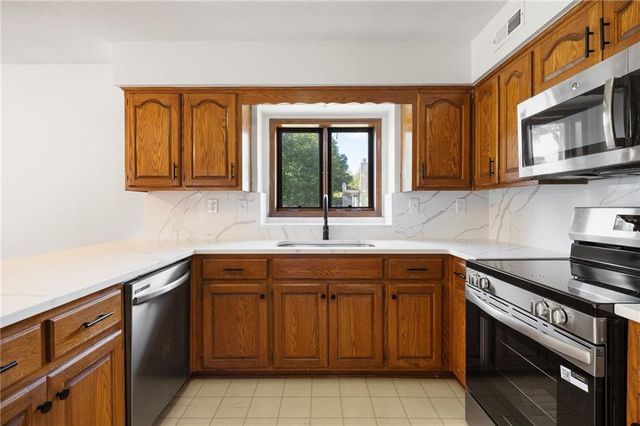 1008 Remington Court, Lee's Summit, MO 64086
