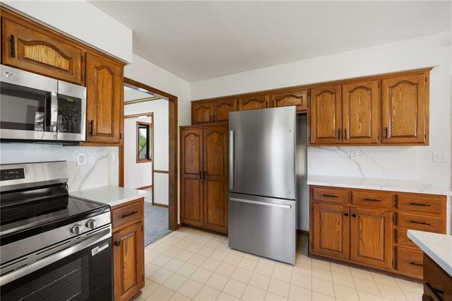 1008 Remington Court, Lee's Summit, MO 64086