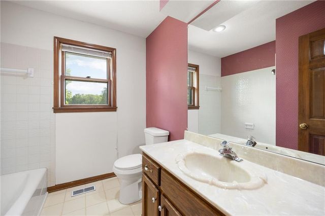 1008 Remington Court, Lee's Summit, MO 64086