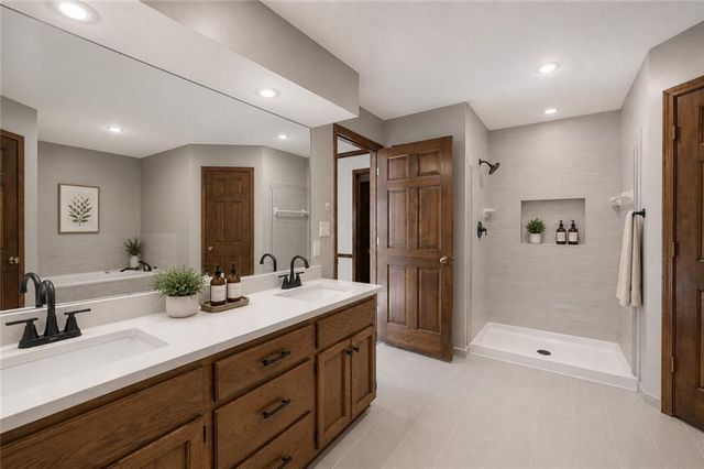 1008 Remington Court, Lee's Summit, MO 64086