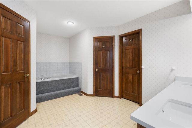 1008 Remington Court, Lee's Summit, MO 64086