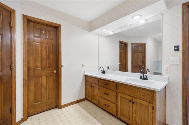 1008 Remington Court, Lee's Summit, MO 64086