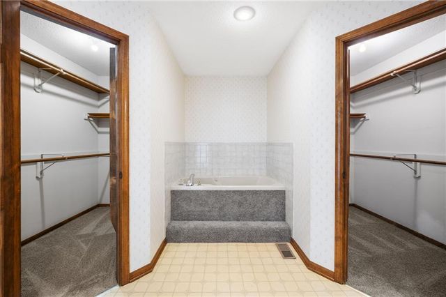 1008 Remington Court, Lee's Summit, MO 64086