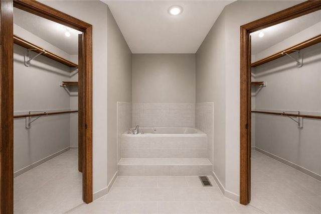 1008 Remington Court, Lee's Summit, MO 64086