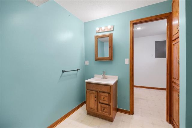 1008 Remington Court, Lee's Summit, MO 64086
