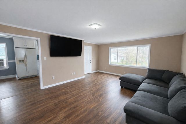 712 Henderson Avenue, Rossville, GA 30741