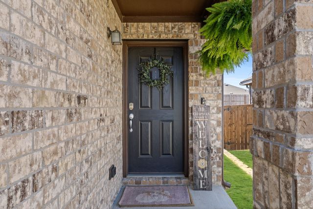 816 Adair Drive, Aubrey, TX 76227