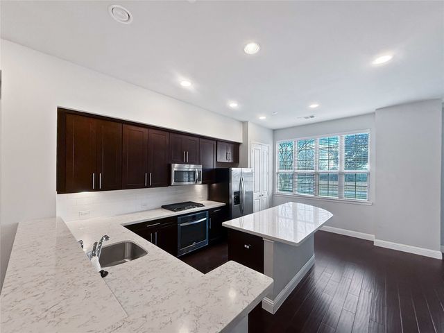 573 W Royal Lane, Irving, TX 75039