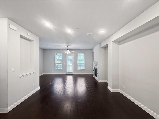 573 W Royal Lane, Irving, TX 75039