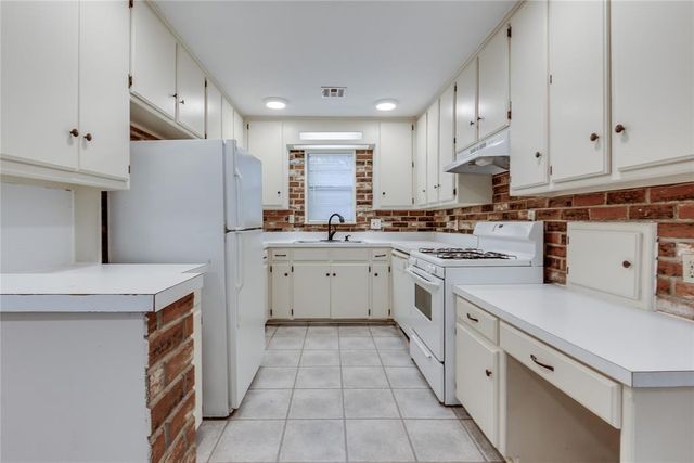 1417 Downing Street, The Village, OK 73120