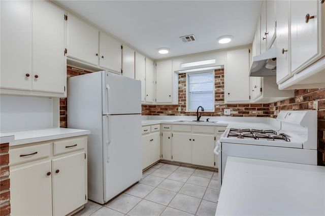 1417 Downing Street, The Village, OK 73120