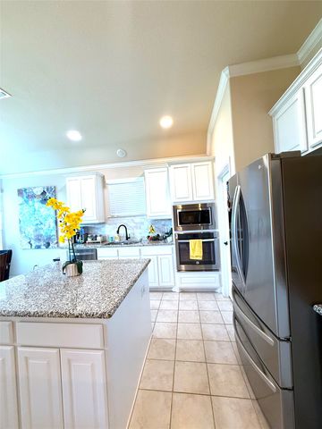 5116 Chisholm View Drive, Fort Worth, TX 76123